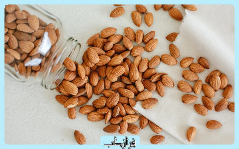 لیست ۱۰ غذای مفید برای میگرن و خوراکی هایی که بهتر است کم کنید 4 بادام برای درمان میگرن